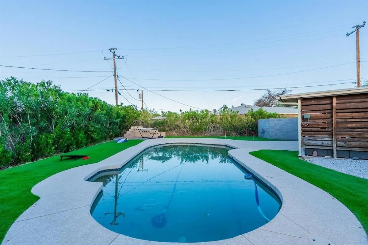Pickleball, Sparkling Pool, Mini Putt And Sleeps14 Phoenix USA
