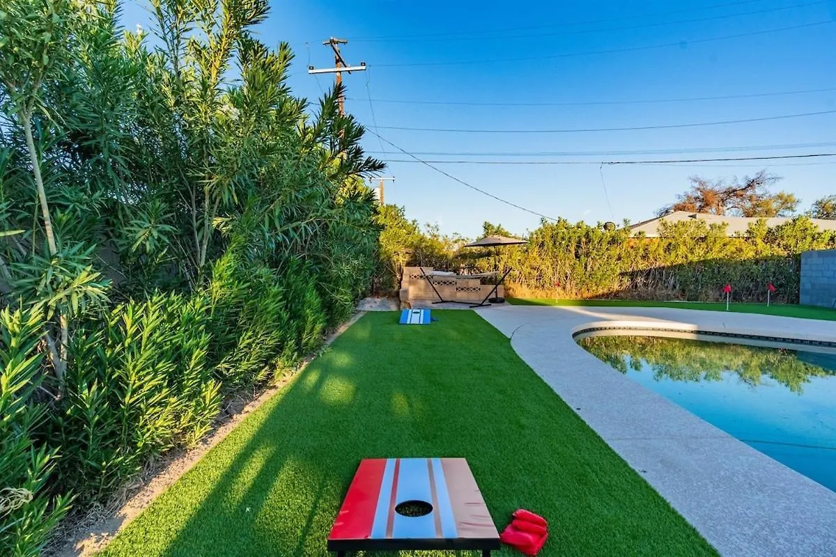 Pickleball, Sparkling Pool, Mini Putt And Sleeps14 Phoenix Semesterbostad