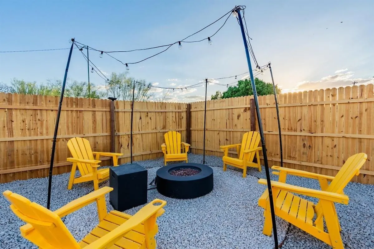Semesterbostad Pickleball, Sparkling Pool, Mini Putt And Sleeps14 Phoenix USA