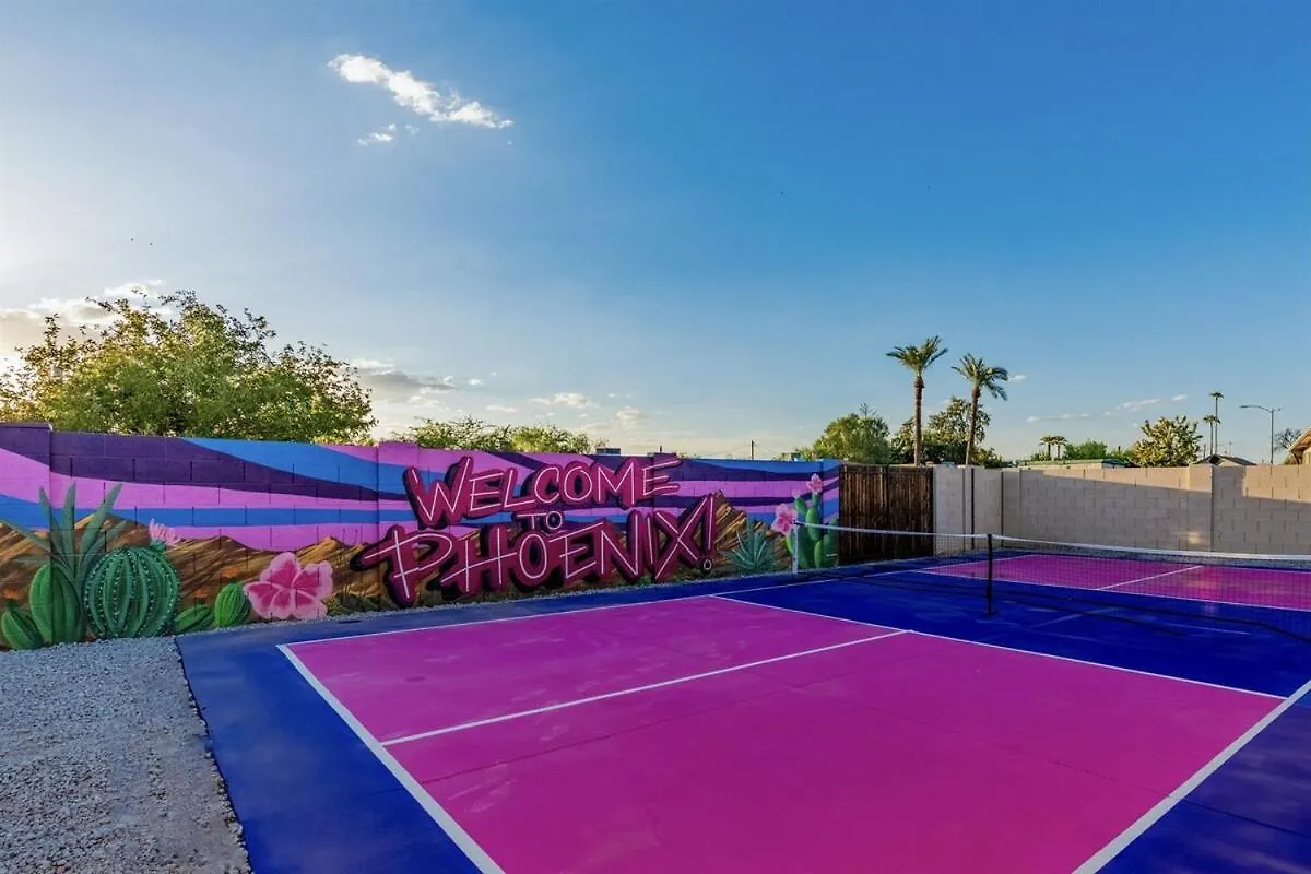 Pickleball, Sparkling Pool, Mini Putt And Sleeps14 Phoenix Semesterbostad